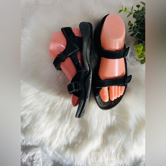 Columbia women’s sandals - Picture 3 of 6